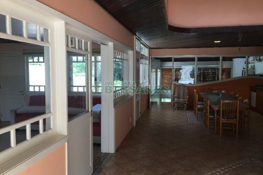 Casa com 315m², 3 dormitórios, 1 vaga, no bairro Centro em São Marcos para Comprar
