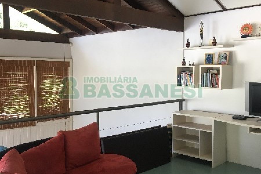 Casa com 315m², 3 dormitórios, 1 vaga, no bairro Centro em São Marcos para Comprar