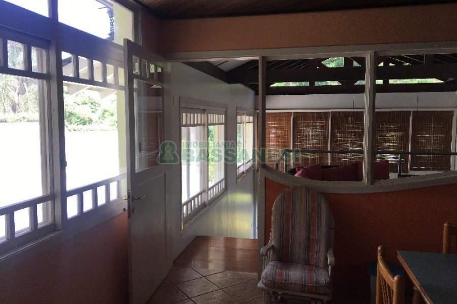 Casa com 315m², 3 dormitórios, 1 vaga, no bairro Centro em São Marcos para Comprar