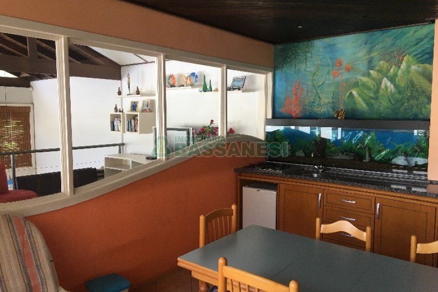 Casa com 315m², 3 dormitórios, 1 vaga, no bairro Centro em São Marcos para Comprar