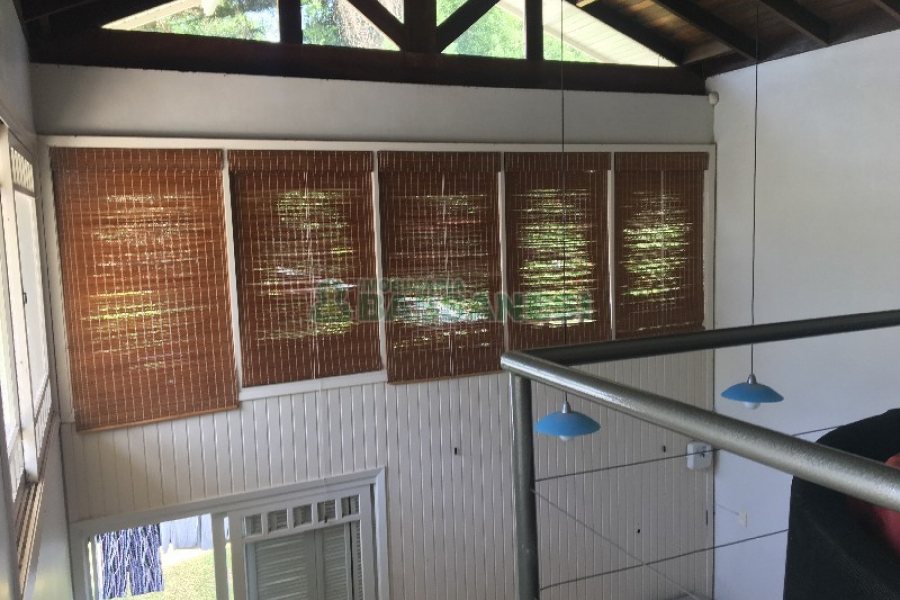 Casa com 315m², 3 dormitórios, 1 vaga, no bairro Centro em São Marcos para Comprar