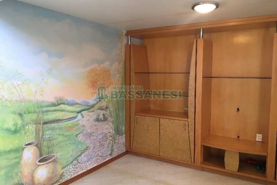 Casa com 315m², 3 dormitórios, 1 vaga, no bairro Centro em São Marcos para Comprar