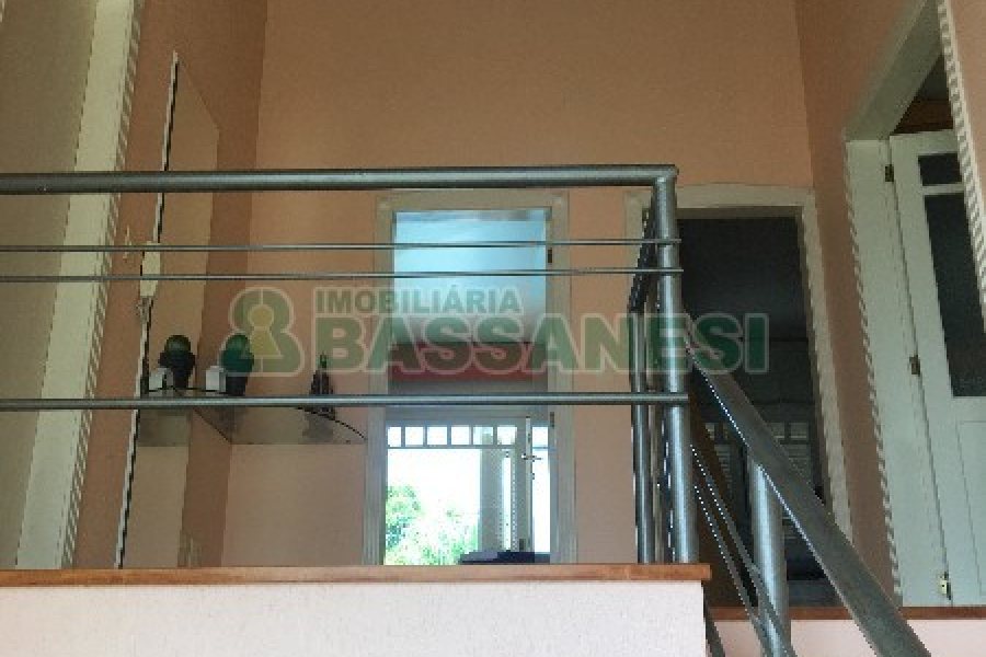 Casa com 315m², 3 dormitórios, 1 vaga, no bairro Centro em São Marcos para Comprar