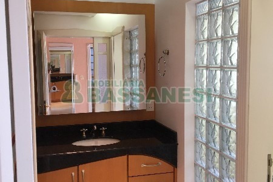 Casa com 315m², 3 dormitórios, 1 vaga, no bairro Centro em São Marcos para Comprar