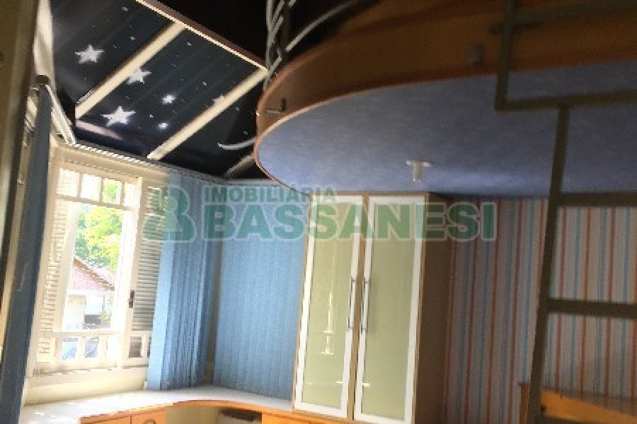 Casa com 315m², 3 dormitórios, 1 vaga, no bairro Centro em São Marcos para Comprar