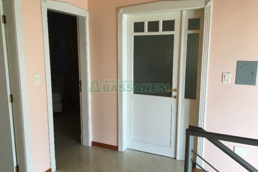 Casa com 315m², 3 dormitórios, 1 vaga, no bairro Centro em São Marcos para Comprar