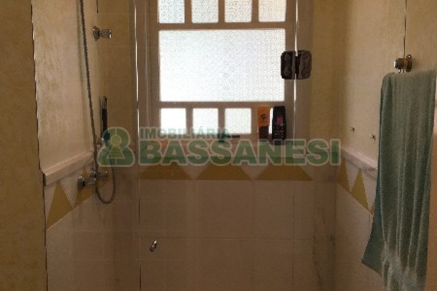 Casa com 315m², 3 dormitórios, 1 vaga, no bairro Centro em São Marcos para Comprar