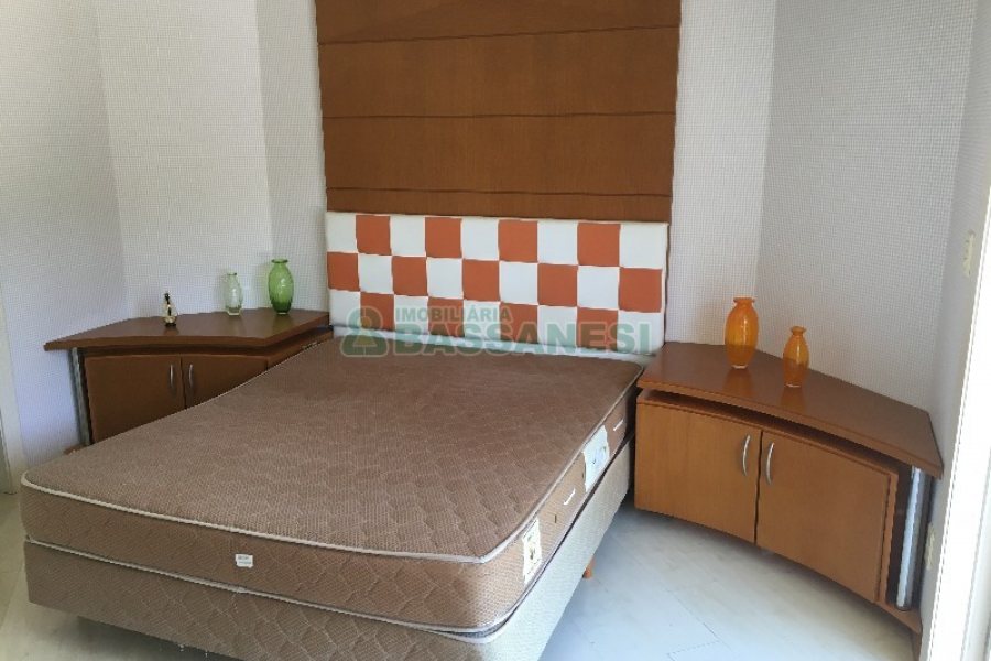 Casa com 315m², 3 dormitórios, 1 vaga, no bairro Centro em São Marcos para Comprar