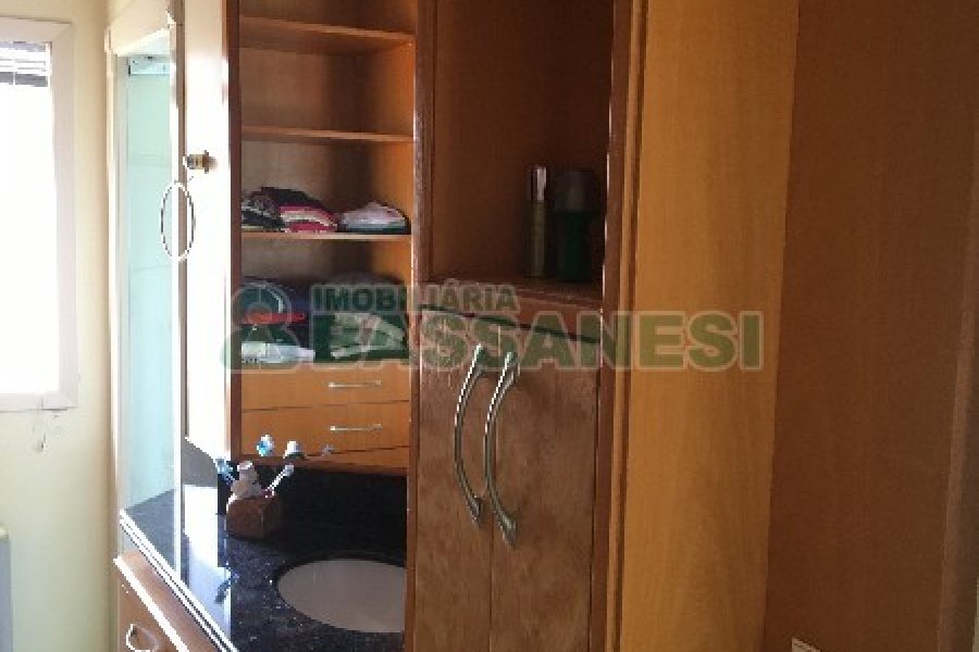 Casa com 315m², 3 dormitórios, 1 vaga, no bairro Centro em São Marcos para Comprar