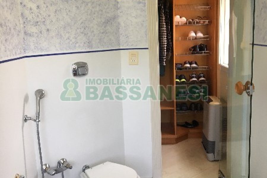 Casa com 315m², 3 dormitórios, 1 vaga, no bairro Centro em São Marcos para Comprar
