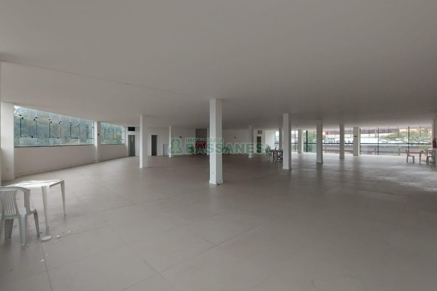 Sala com 500m², 2 vagas, no bairro São Caetano em Caxias do Sul para Alugar