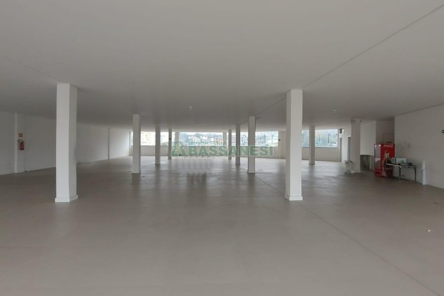 Sala com 500m², 2 vagas, no bairro São Caetano em Caxias do Sul para Alugar