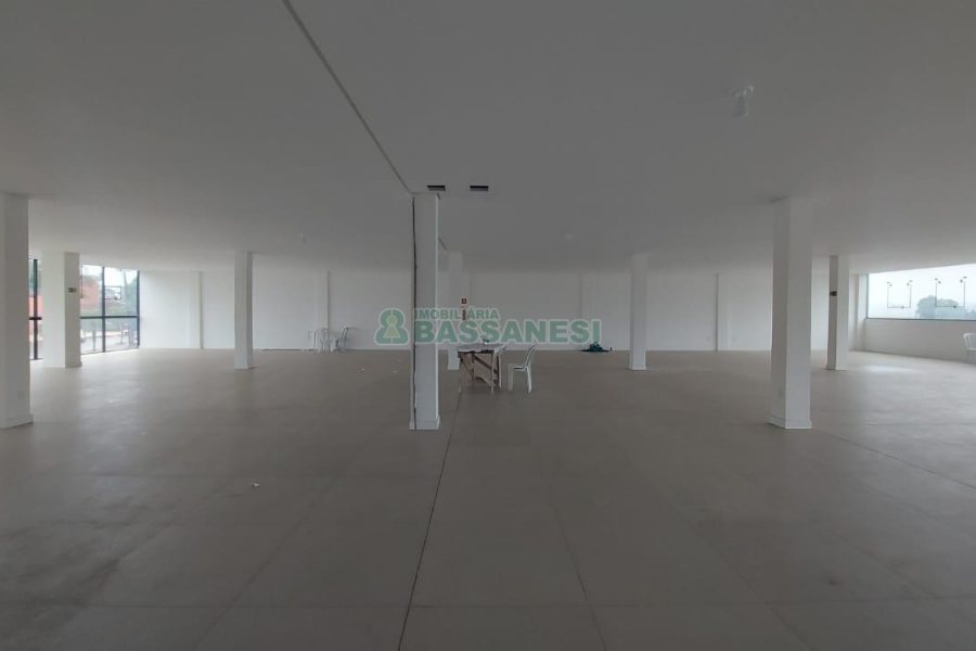Sala com 500m², 2 vagas, no bairro São Caetano em Caxias do Sul para Alugar