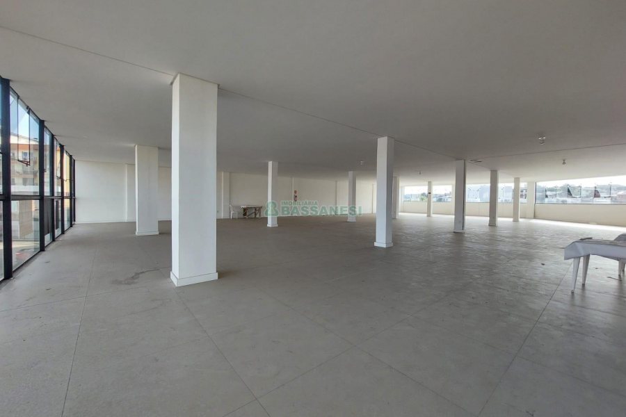 Sala com 500m², 2 vagas, no bairro São Caetano em Caxias do Sul para Alugar