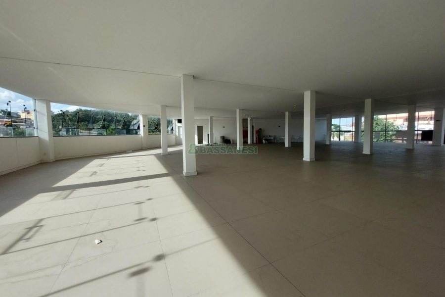 Sala com 500m², 2 vagas, no bairro São Caetano em Caxias do Sul para Alugar
