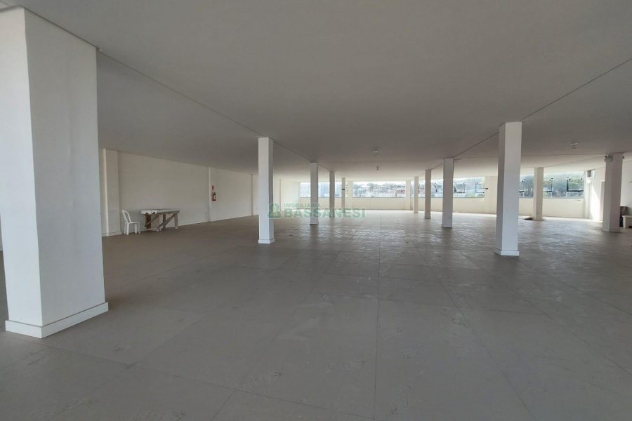 Sala com 500m², 2 vagas, no bairro São Caetano em Caxias do Sul para Alugar