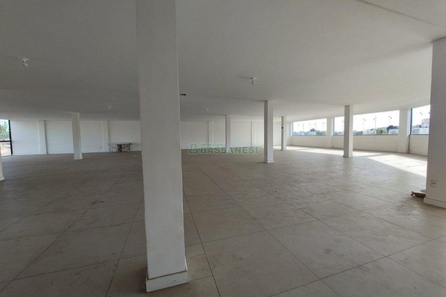 Sala com 500m², 2 vagas, no bairro São Caetano em Caxias do Sul para Alugar