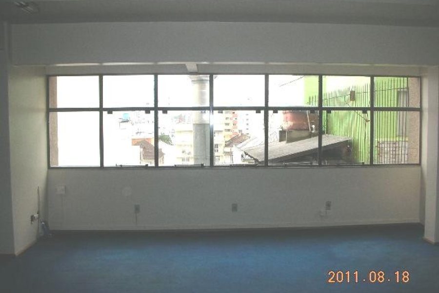 Sala com 60m², no bairro Centro em Caxias do Sul para Comprar