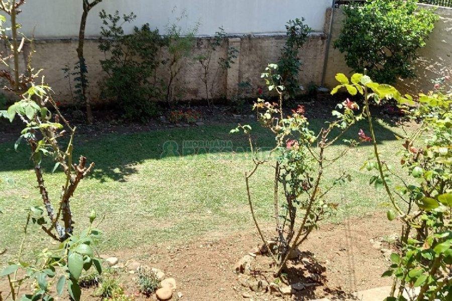 Casa com 289m², 3 dormitórios, 2 vagas, no bairro Medianeira em Caxias do Sul para Comprar