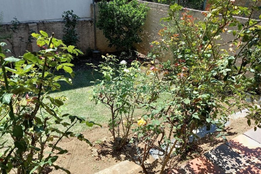 Casa com 289m², 3 dormitórios, 2 vagas, no bairro Medianeira em Caxias do Sul para Comprar