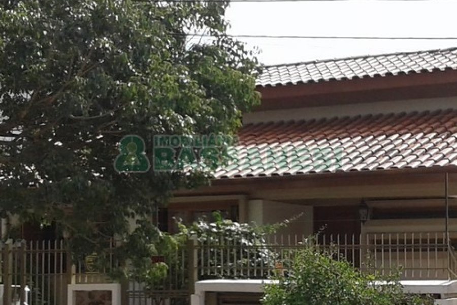 Casa com 289m², 3 dormitórios, 2 vagas, no bairro Medianeira em Caxias do Sul para Comprar