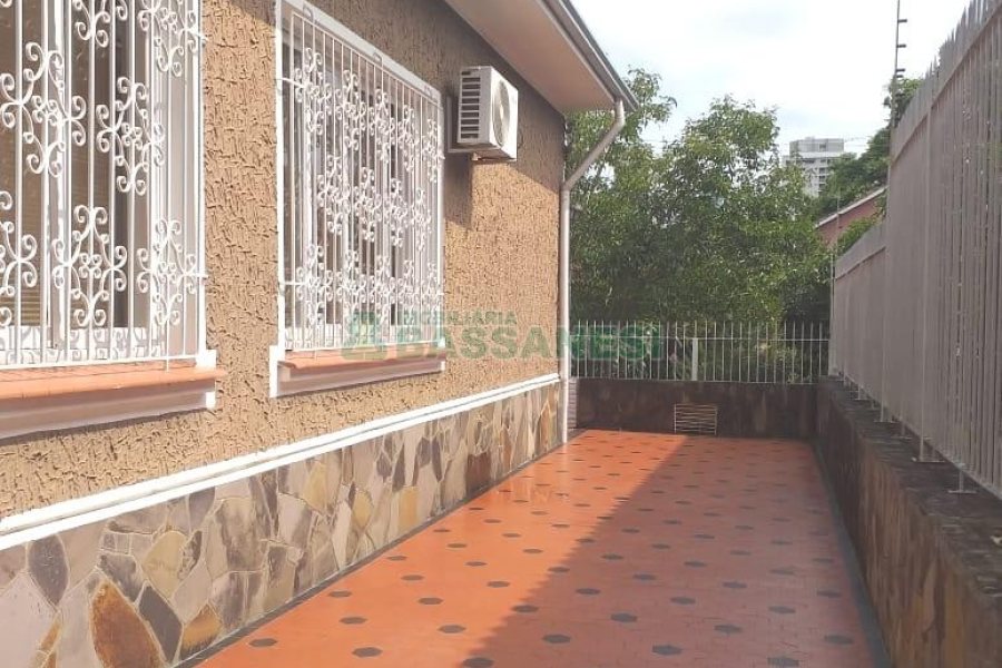 Casa Comercial com 400m², 3 dormitórios, 3 vagas, no bairro Centro em Caxias do Sul para Alugar