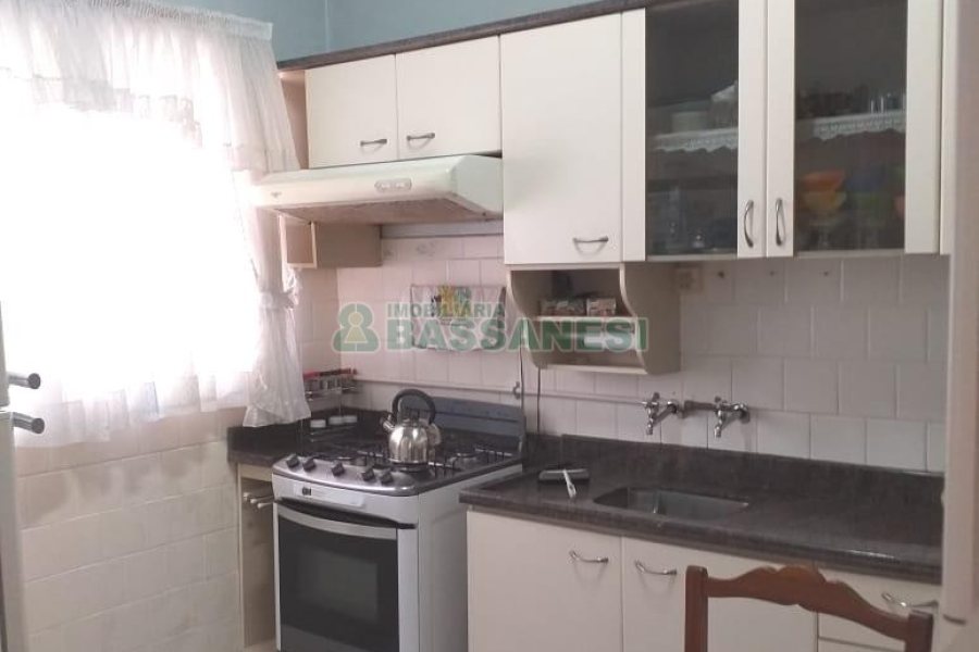 Casa Comercial com 400m², 3 dormitórios, 3 vagas, no bairro Centro em Caxias do Sul para Alugar