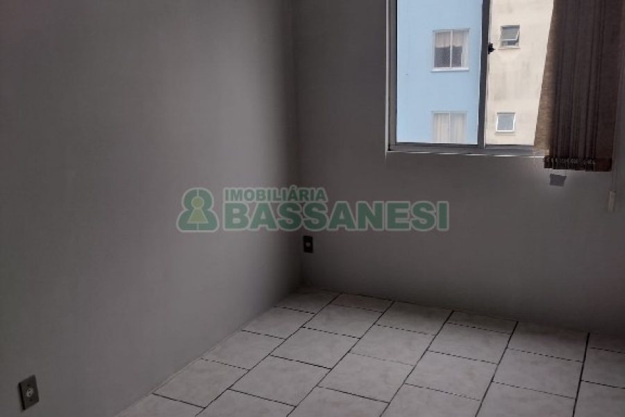 Apto Mobiliado com 42m², 2 dormitórios, 1 vaga, no bairro Desvio Rizzo em Caxias do Sul para Alugar