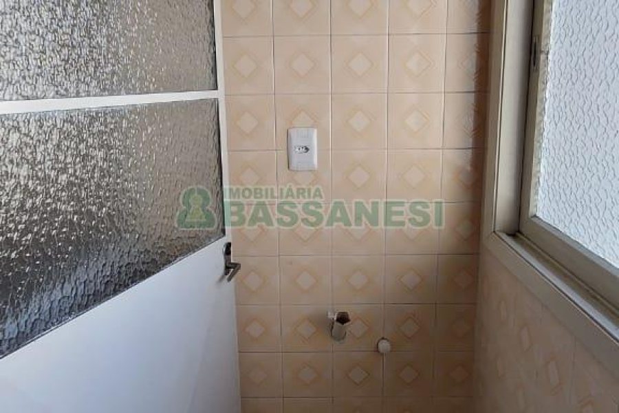 Apto Mobiliado com 72m², 2 dormitórios, no bairro Centro em Caxias do Sul para Alugar