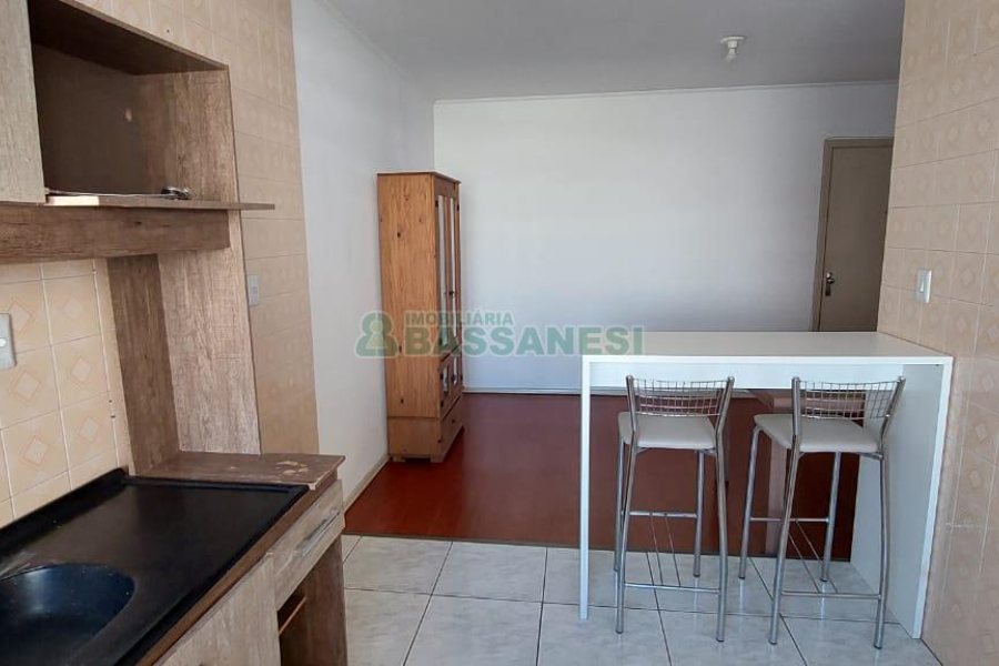 Apto Mobiliado com 72m², 2 dormitórios, no bairro Centro em Caxias do Sul para Alugar