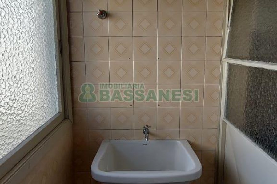 Apto Mobiliado com 72m², 2 dormitórios, no bairro Centro em Caxias do Sul para Alugar