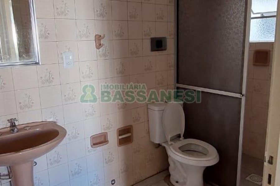 Apto Mobiliado com 72m², 2 dormitórios, no bairro Centro em Caxias do Sul para Alugar