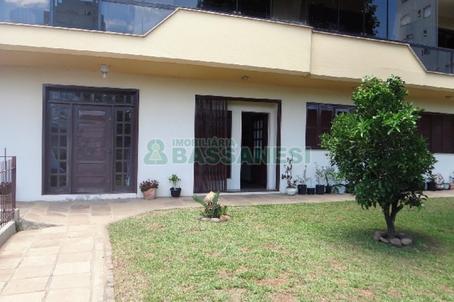 Apto Mobiliado com 109m², 3 dormitórios, 1 vaga, no bairro Lourdes em Caxias do Sul para Comprar