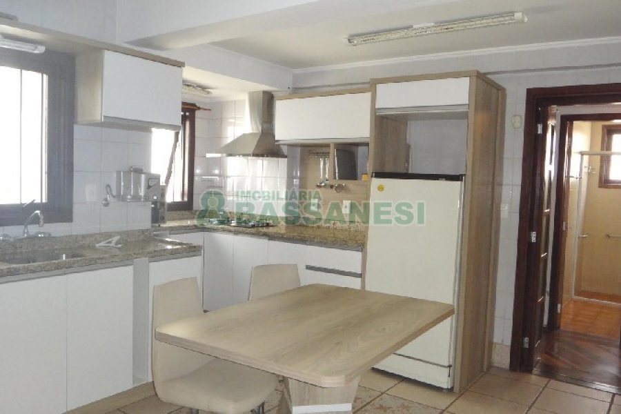 Apto Mobiliado com 109m², 3 dormitórios, 1 vaga, no bairro Lourdes em Caxias do Sul para Comprar