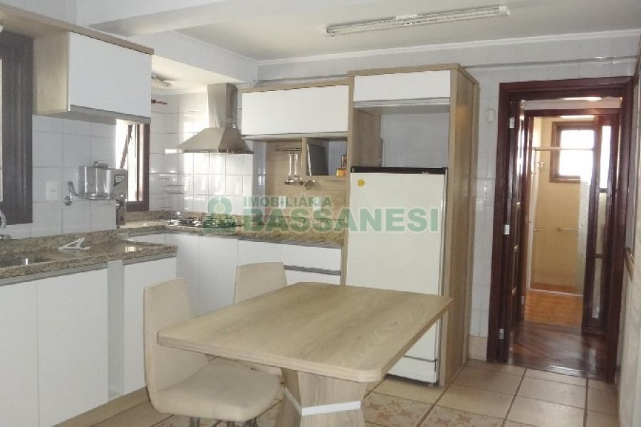 Apto Mobiliado com 109m², 3 dormitórios, 1 vaga, no bairro Lourdes em Caxias do Sul para Comprar