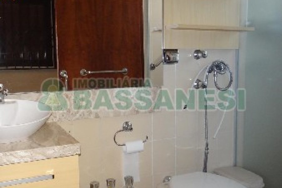 Apto Mobiliado com 109m², 3 dormitórios, 1 vaga, no bairro Lourdes em Caxias do Sul para Comprar