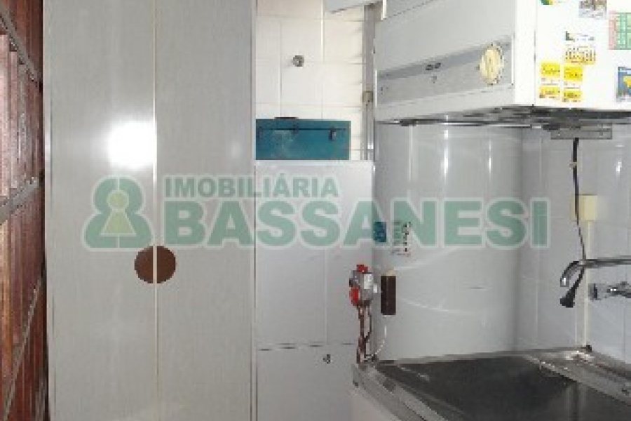 Apto Mobiliado com 109m², 3 dormitórios, 1 vaga, no bairro Lourdes em Caxias do Sul para Comprar