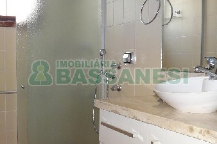 Apto Mobiliado com 109m², 3 dormitórios, 1 vaga, no bairro Lourdes em Caxias do Sul para Comprar