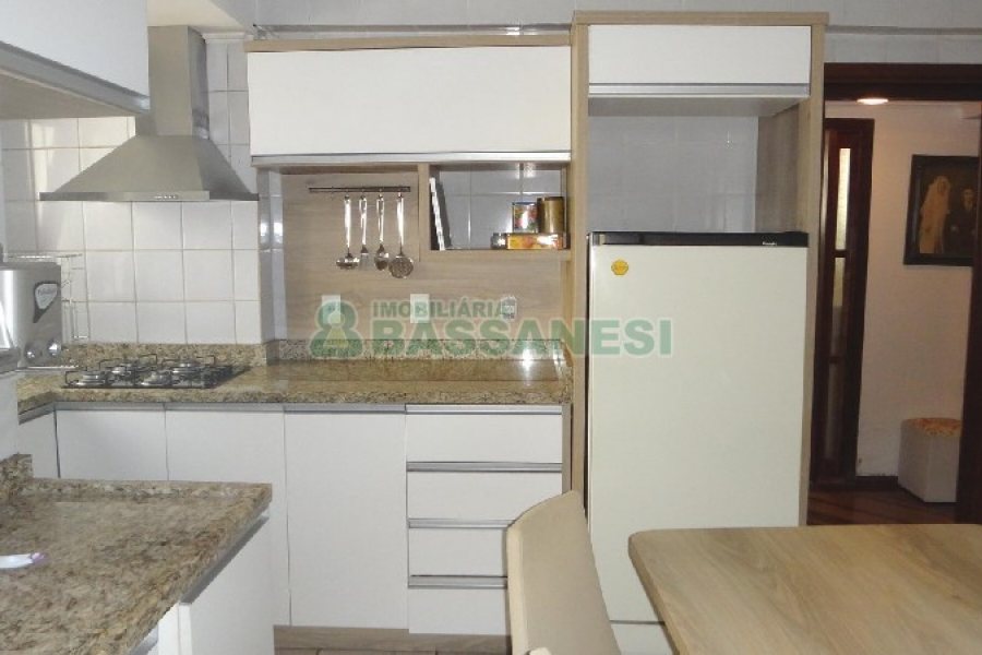 Apto Mobiliado com 109m², 3 dormitórios, 1 vaga, no bairro Lourdes em Caxias do Sul para Comprar