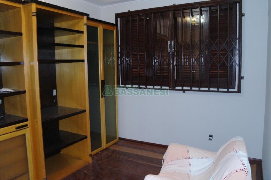Apto Mobiliado com 109m², 3 dormitórios, 1 vaga, no bairro Lourdes em Caxias do Sul para Comprar
