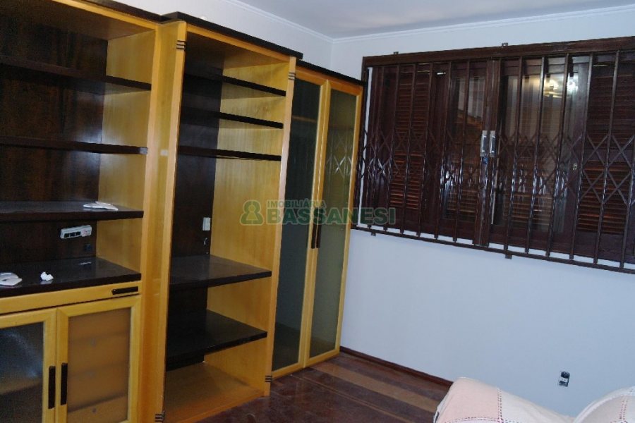 Apto Mobiliado com 109m², 3 dormitórios, 1 vaga, no bairro Lourdes em Caxias do Sul para Comprar