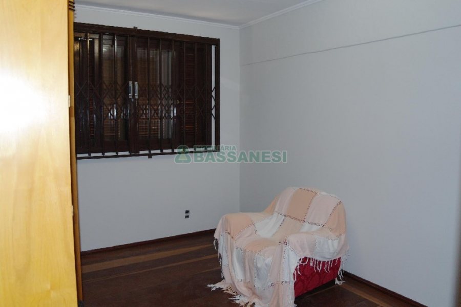 Apto Mobiliado com 109m², 3 dormitórios, 1 vaga, no bairro Lourdes em Caxias do Sul para Comprar