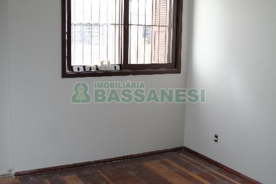 Apto Mobiliado com 109m², 3 dormitórios, 1 vaga, no bairro Lourdes em Caxias do Sul para Comprar