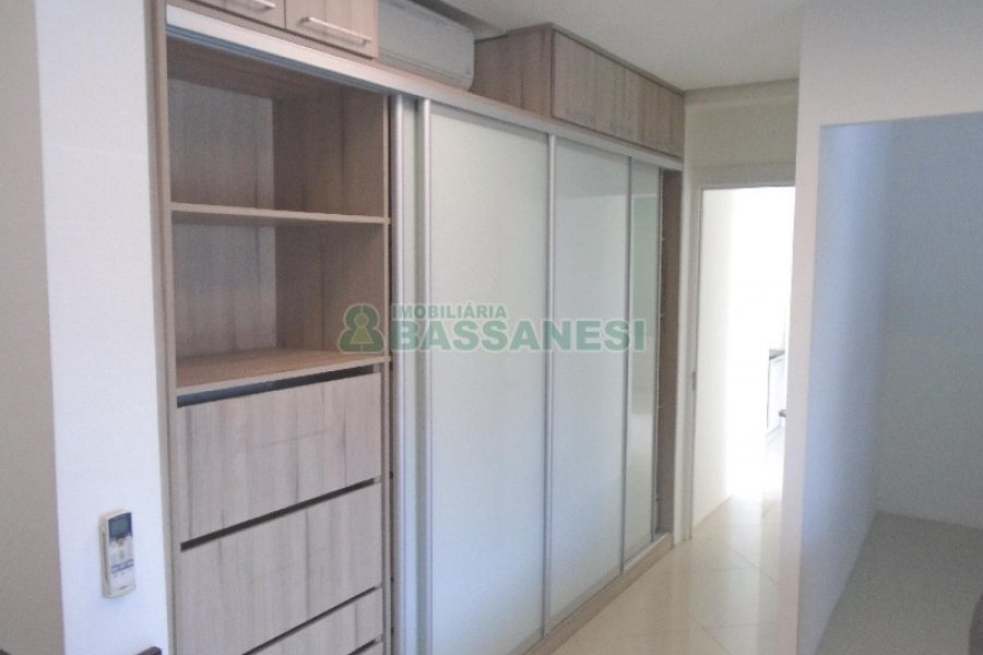 Loja com 52m², 2 vagas, no bairro Panazzolo em Caxias do Sul para Comprar