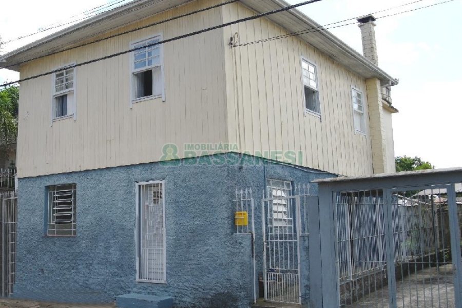 Casa com 60m², 3 dormitórios, no bairro Panazzolo em Caxias do Sul para Comprar