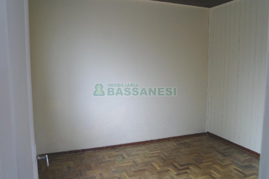 Casa com 60m², 3 dormitórios, no bairro Panazzolo em Caxias do Sul para Comprar