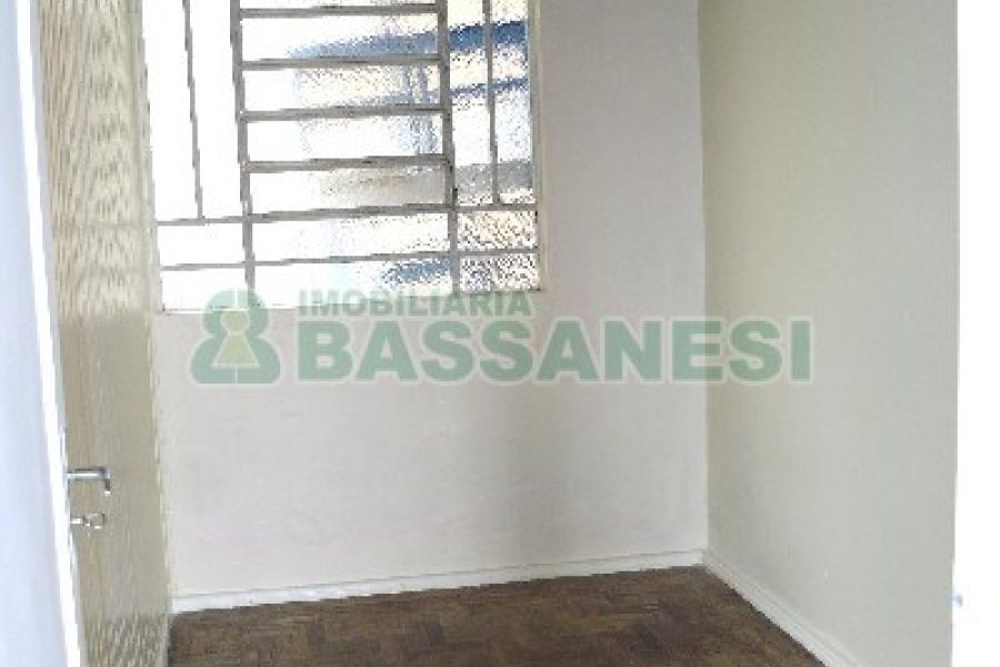 Casa com 60m², 3 dormitórios, no bairro Panazzolo em Caxias do Sul para Comprar