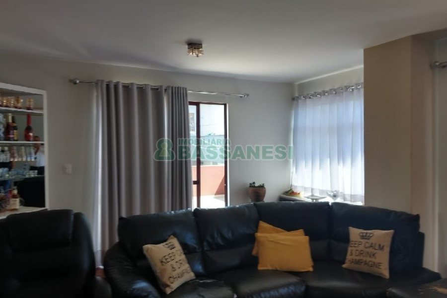 Apto/Cobertura com 189m², 3 dormitórios, 2 vagas, no bairro Centro em Caxias do Sul para Comprar