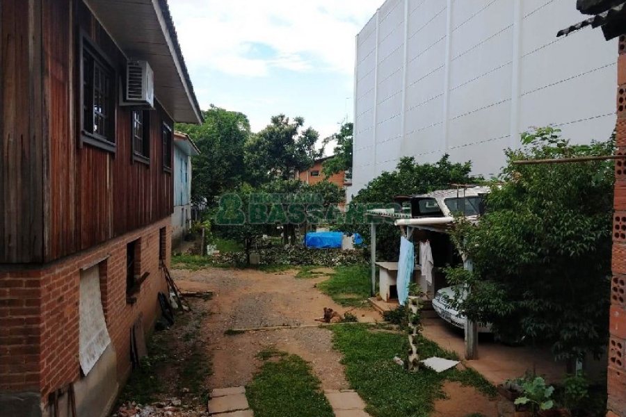 Casa com 100m², 3 dormitórios, 1 vaga, no bairro Santa Catarina em Caxias do Sul para Comprar