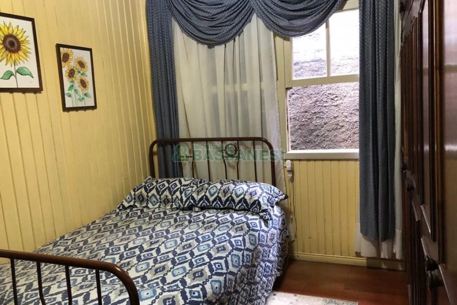 Casa com 71m², 3 dormitórios, no bairro Rio Branco em Caxias do Sul para Comprar